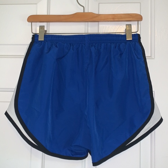 Nike Running Shorts - Picture 2 of 3